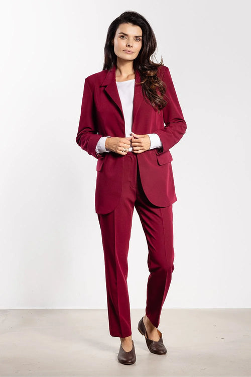 blazer tailleur femme bordeaux coupe droite oversize revers crantés épaules structurées poches rabat boutonnière centrale matière structurée extensible élégant professionnel