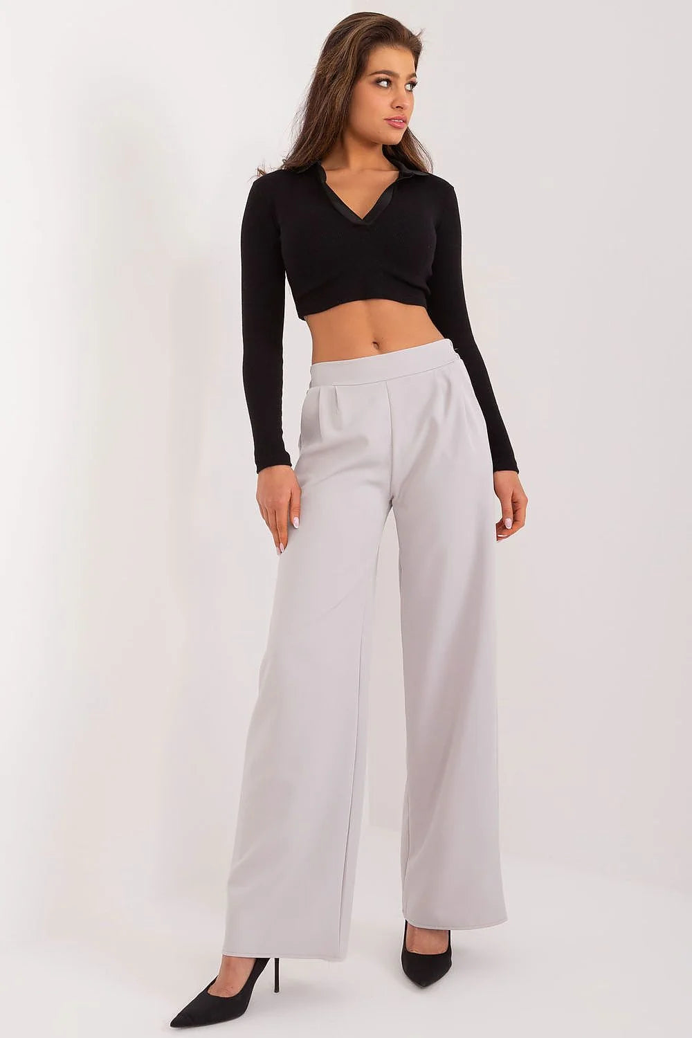 Tenue femme élégante crop top ajusté manches longues en V pantalon taille haute large évasé gris clair polyester coton élasthanne occasion formelle