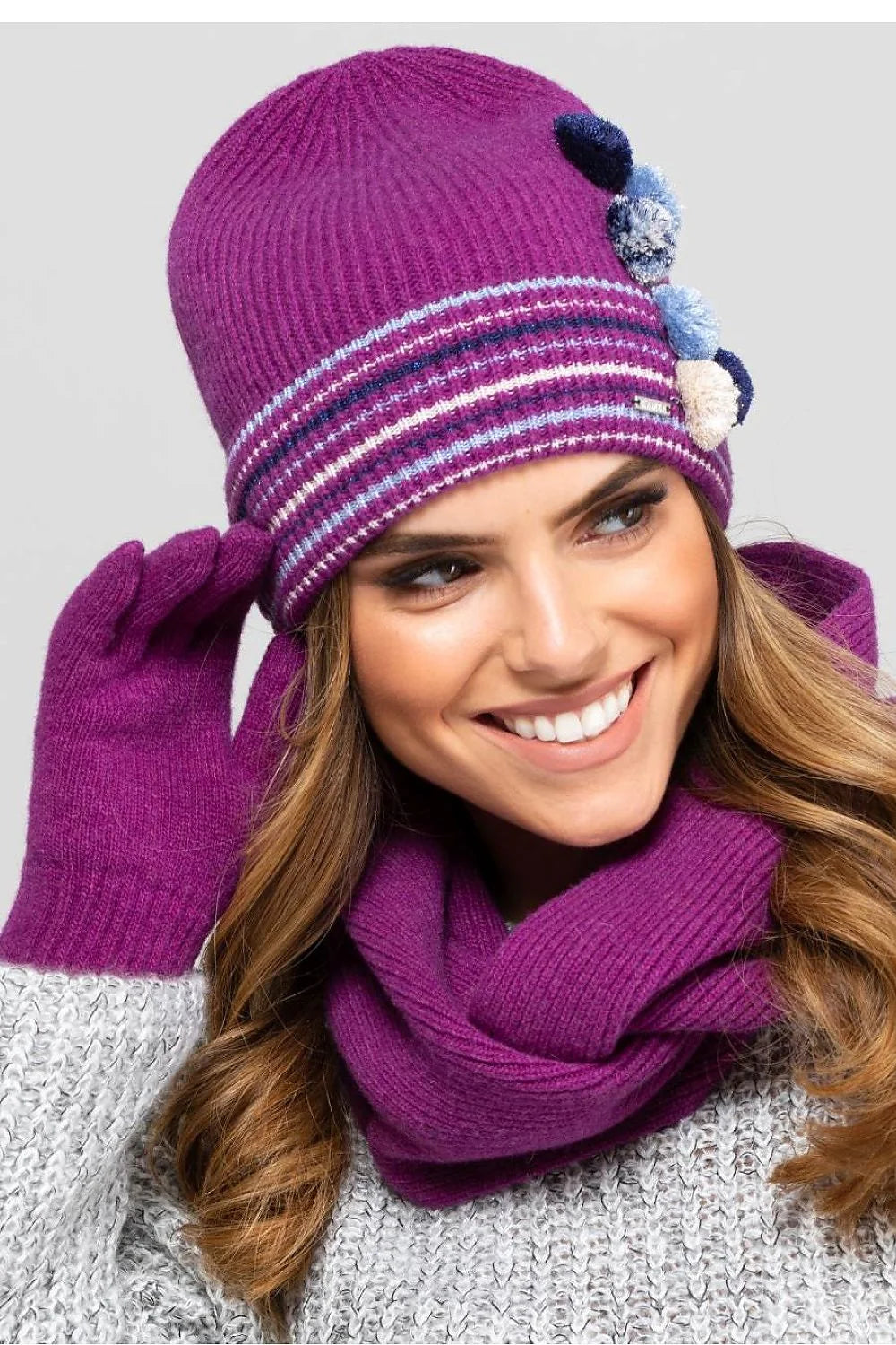 Bonnet écharpe gants assortis mode élégant hiver prune bleu crème femme tricot laine doux confort