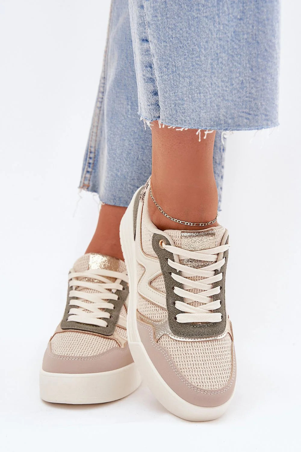 baskets femme plateforme beige rosé suédé kaki métallisé doré mesh respirant cuir écologique lacets contrastants semelle compensée blanche