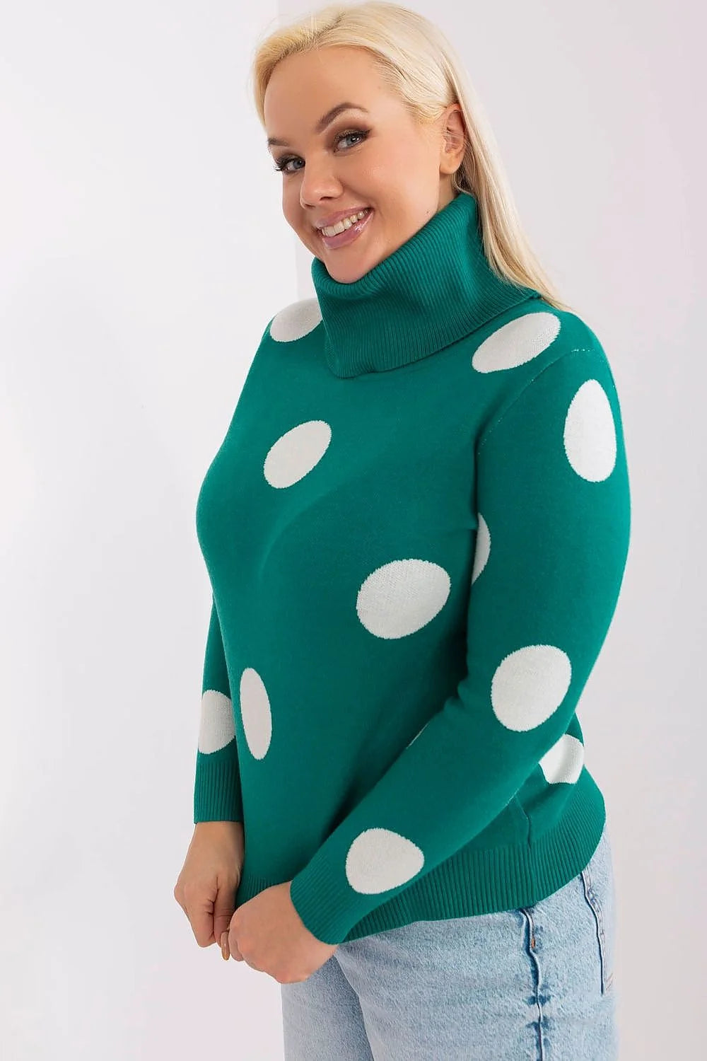 chandail grande taille vert émeraude pois blancs col roulé maille douce manches longues coupe droite bords côtelés confortable élégant décontracté