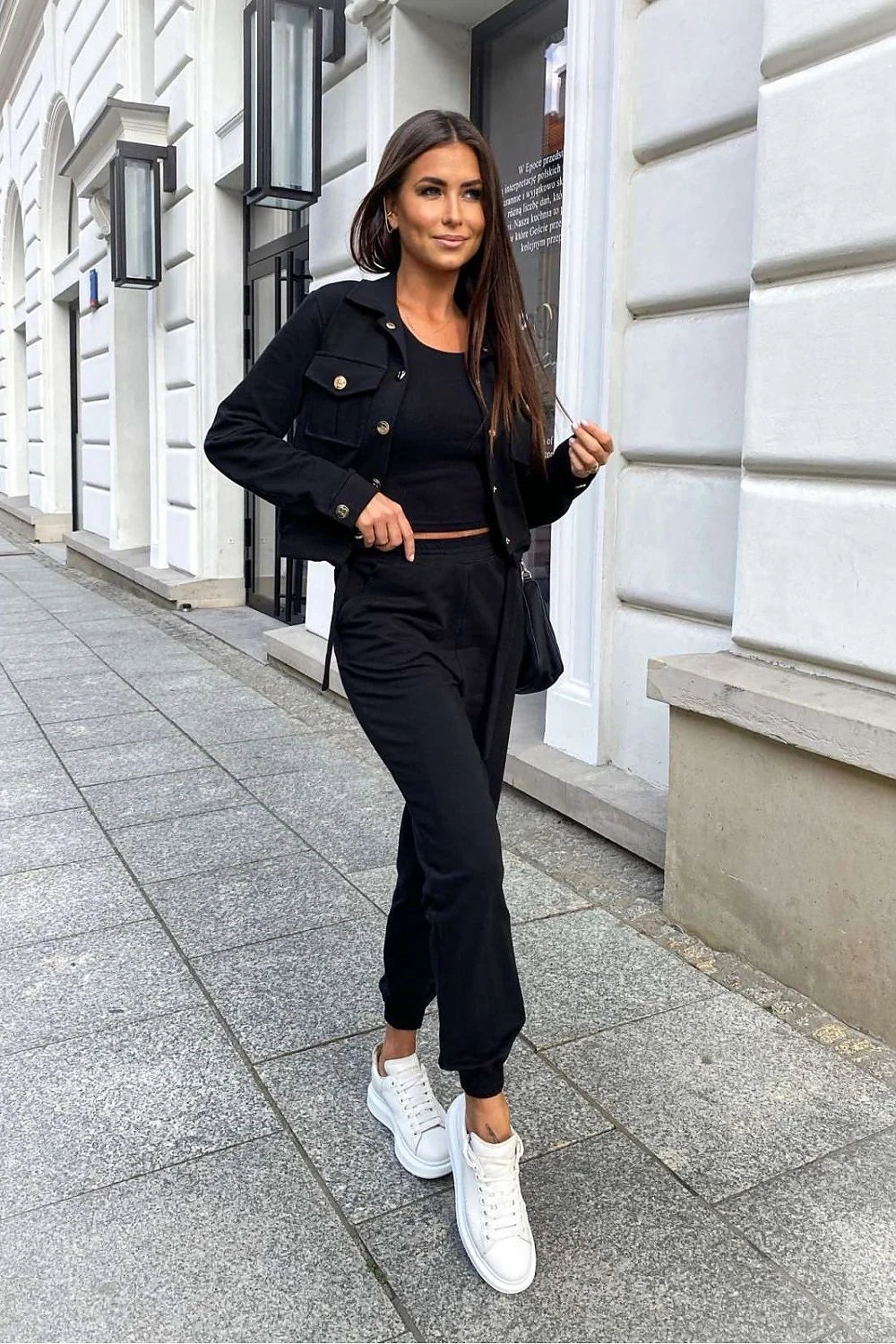 Ensemble 3 pièces féminin élégant modern style noir avec détails dorés jacket top pantalon femmes