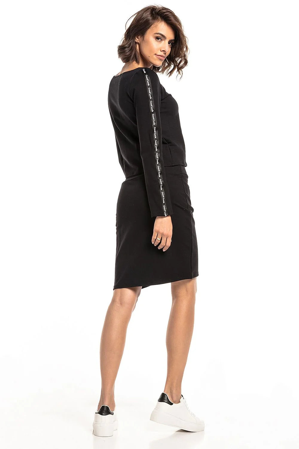 Robe mi-longue bordeaux coton moderne élégante coupe ajustée manches longues mode féminine urbaine