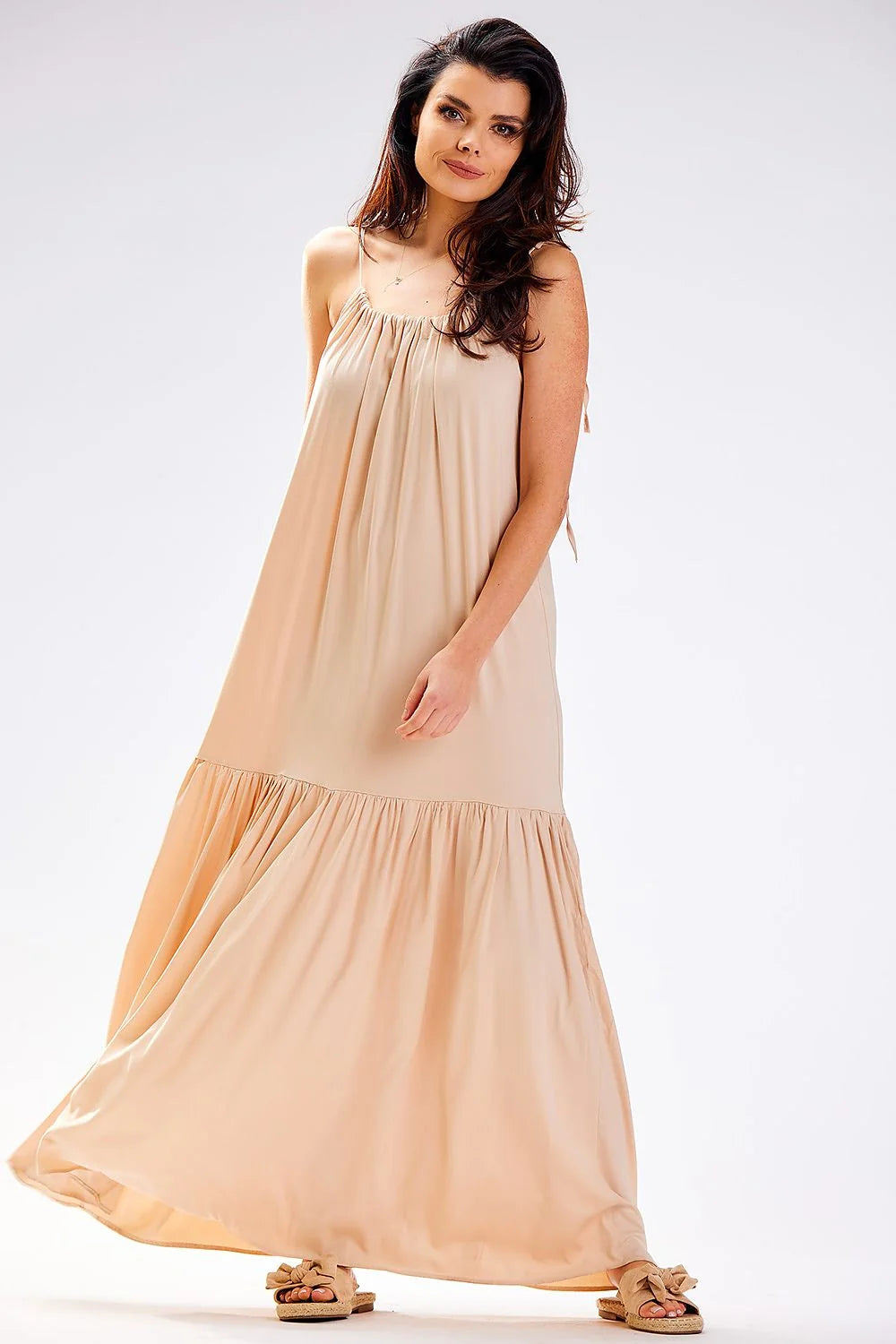 robe maxi longue ample trapèze viscose naturelle légère fluide nude pêche dos nu bretelles spaghetti réglables volant ourlet bohème estivale