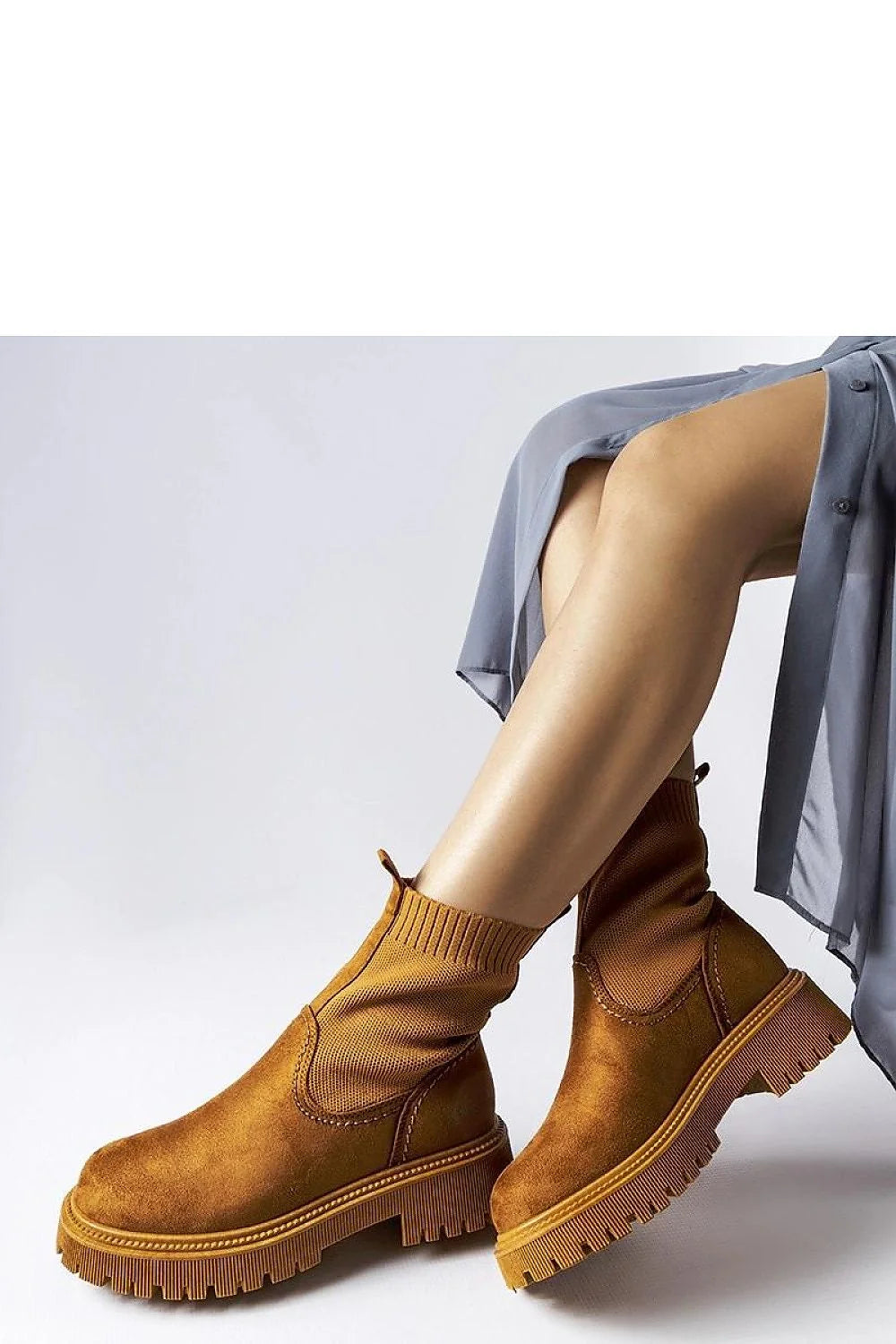 Bottines modernes élégantes pour femmes couleur marron camel cuir suédé ajustement parfait confort talon moyen