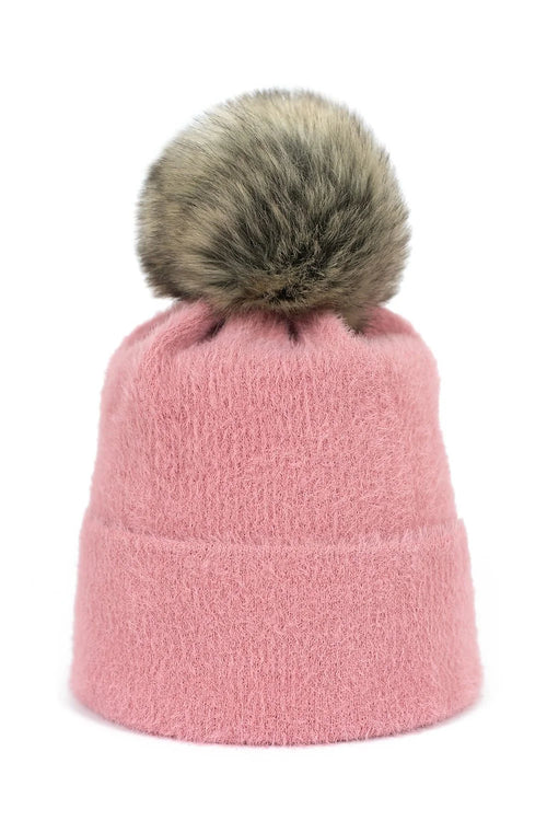 Bonnet en maille tricoté gris avec pompon fausse fourrure tendance pour hiver femmes élégantes