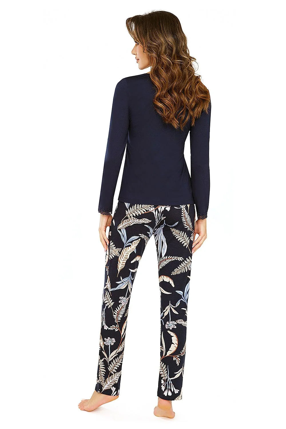 Pyjama femme élégant automne hiver 2023 coupe ample dentelle détails bleu marine pantalon floral