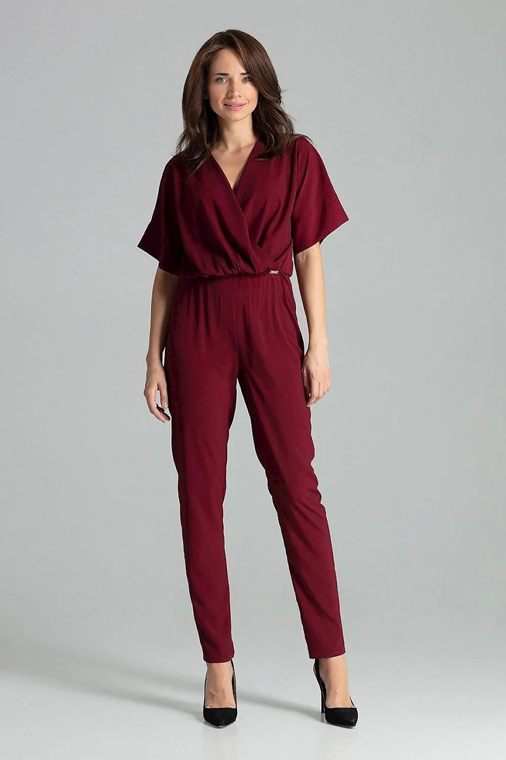 combinaison pantalon femme bleu électrique col V croisé manches kimono courtes taille cintrée élastique jambes droites effilées tissu fluide drapé