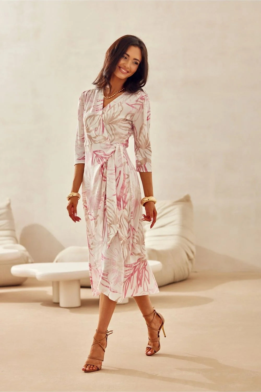 Robe portefeuille longue élégante motifs floraux couleurs pastel manches 3/4 ceinture ajustable femme