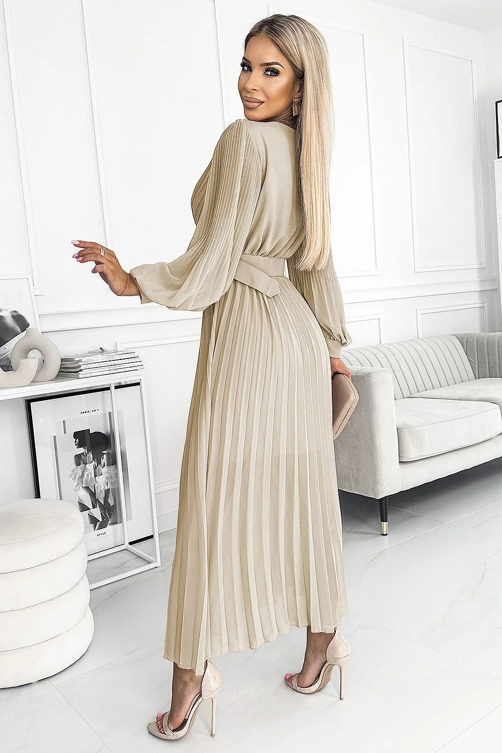 Robe de cocktail élégante longue manches longues en mousseline plissée beige avec ceinture carrée pour femme