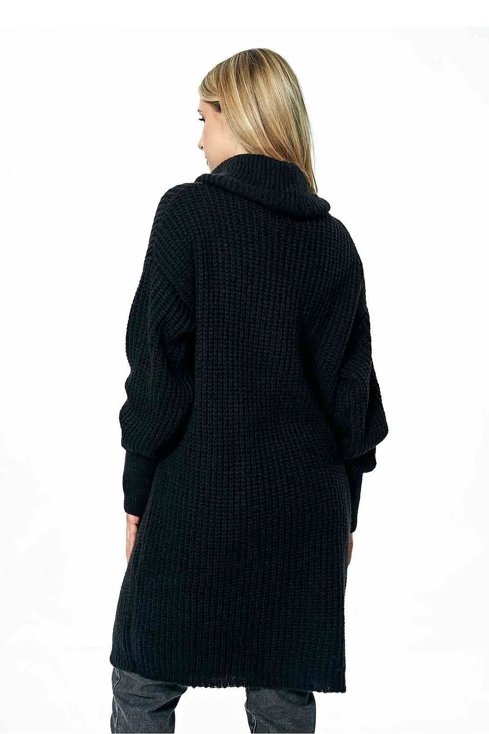 Pull long pour femme en mélange de laine, style moderne, col roulé épais, manches longues, texture maille large, couleur blanc cassé, coupe ample, finitions côtelées, idéal pour les saisons froides