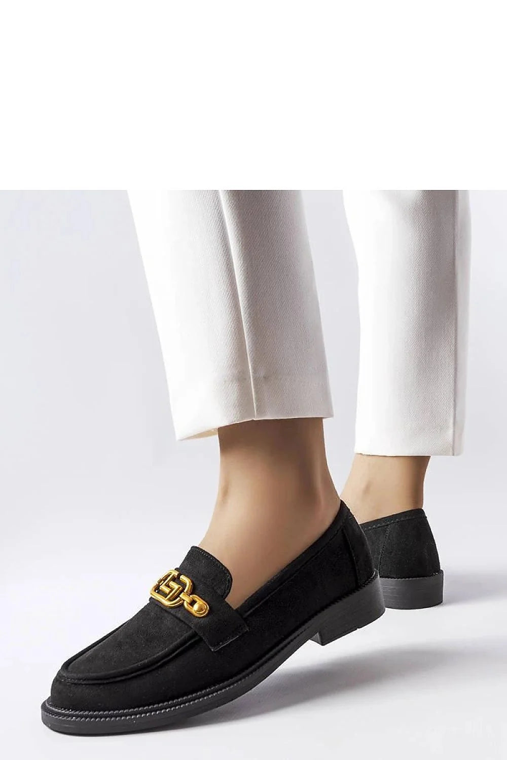 Moccasins élégants pour femmes en cuir suédé noir décoration chaîne dorée design moderne sans lacets confortable été
