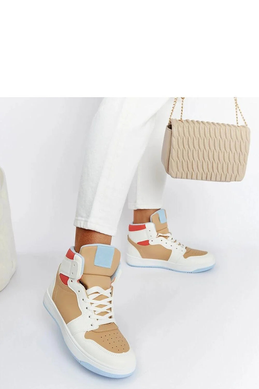 Baskets montantes femmes design moderne coloré cuir synthétique blanc beige rouge bleu pâle sportif occasion quotidienne