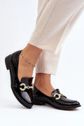 Moccasins élégants pour femme en cuir verni noir, ornement doré, talon renforcé, confortable, style intemporel, occasions professionnelles ou décontractées