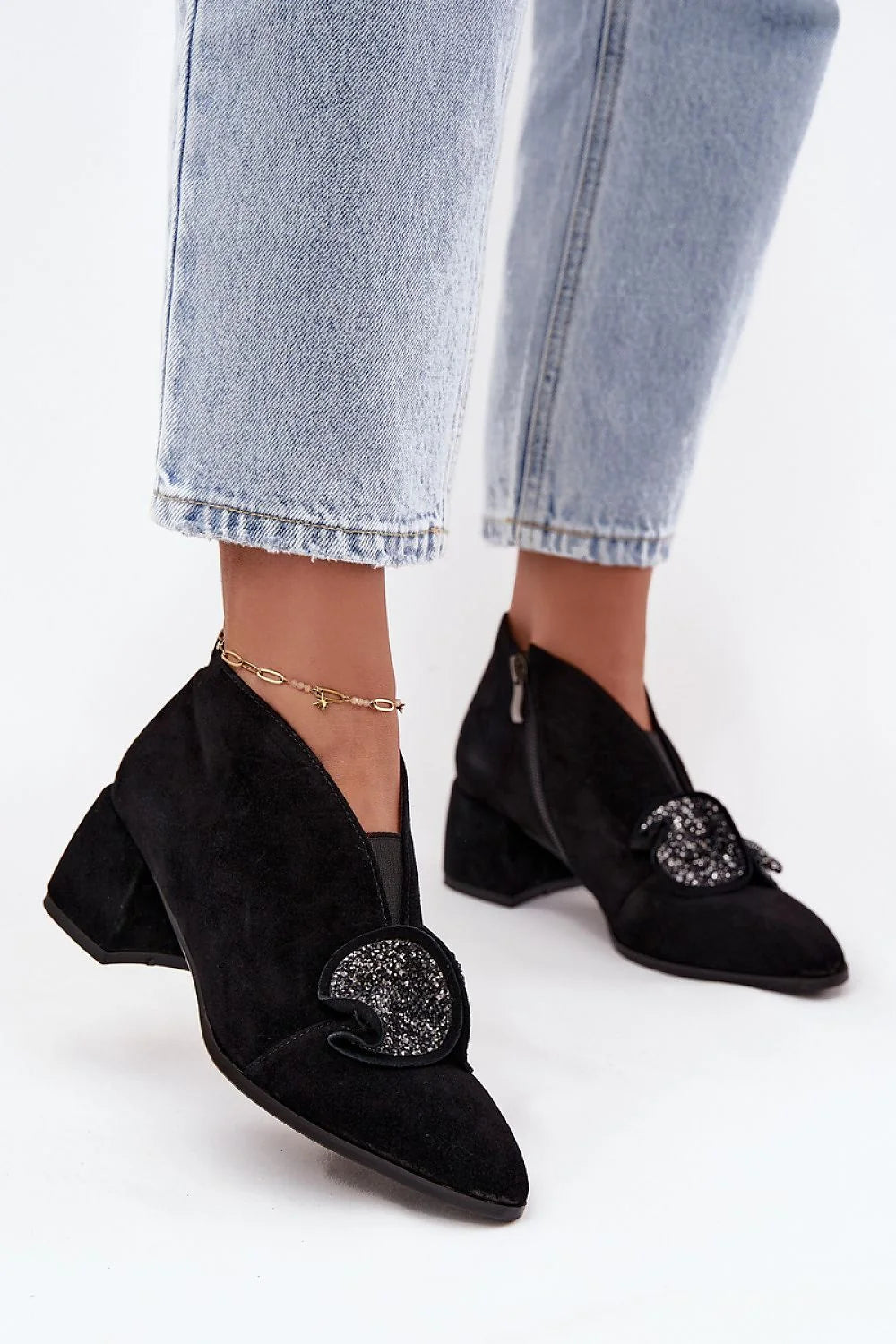 bottines femme suède noir bout amande talon carré stable confortable semelle cuir zippée latérale empiècement élastique décoration pailletée empeigne élégante