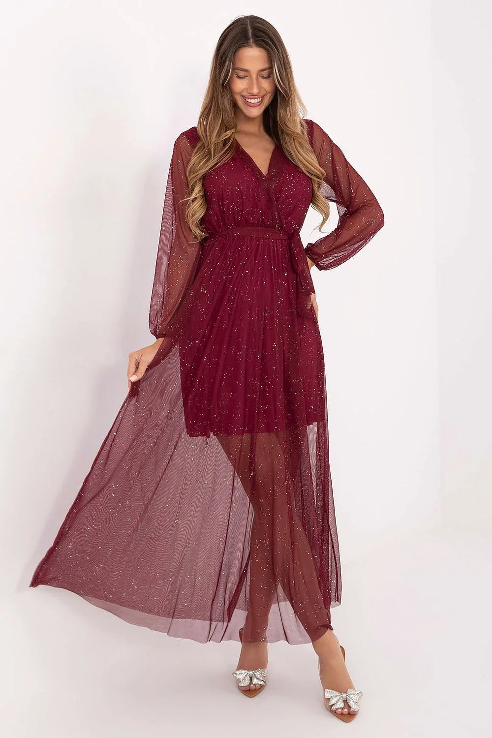 robe longue soirée bordeaux tulle pailletée doublure courte jupe semi transparente silhouette cintrée décolleté V manches bouffantes ceinture taille marquée