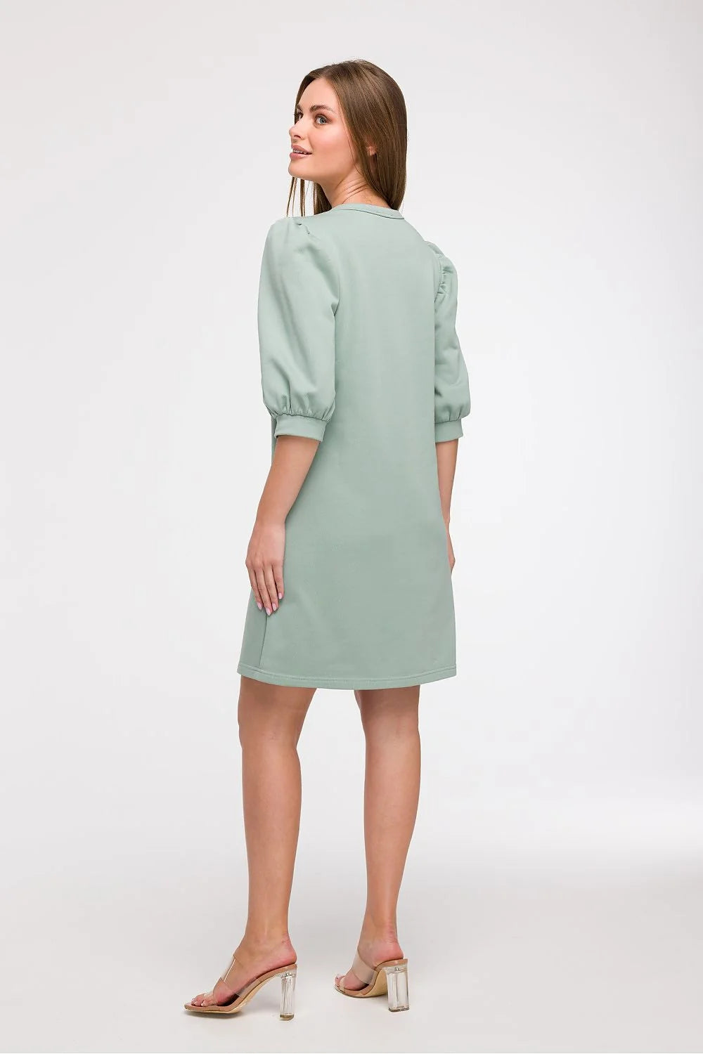 robe BeWear élégante évasée pastel vert sauge courte droite manches ballon troisquarts froncées épaules structurées crêpe légère polyester élasthanne minimaliste