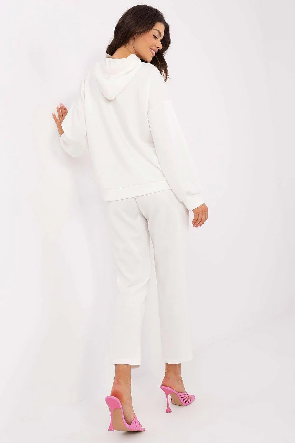 Ensemble de survêtement décontracté chic pour femmes, hoodie à capuche, pantalon droit, sandales à talons, couleur blanche et multicolore, style moderne, confort et élégance