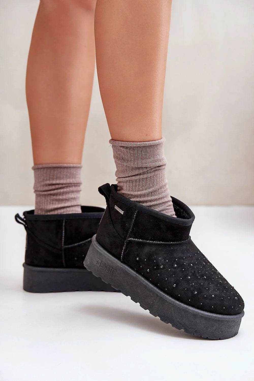 Bottes de neige pour femmes style moderne cuir suédé noir fourrure synthétique talon compensé semelle caoutchouc