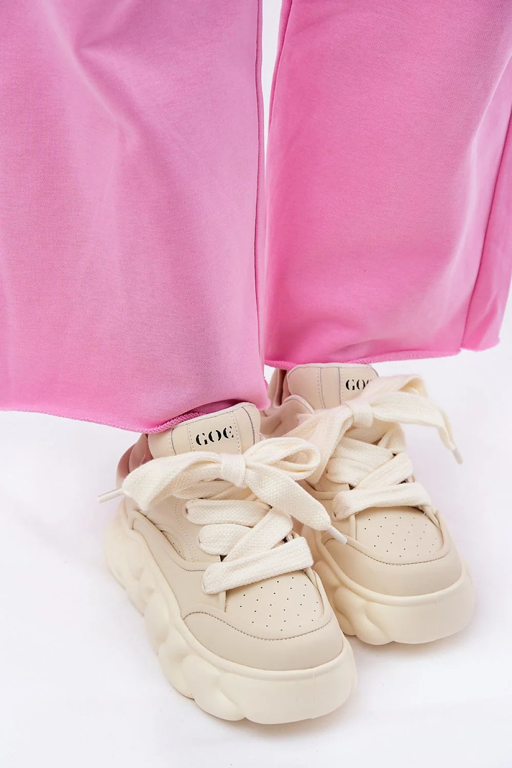 Chaussures de sport pour femmes en cuir naturel, design moderne, semelle massive, lacets épais, confort tout le jour, style tendance, GOE