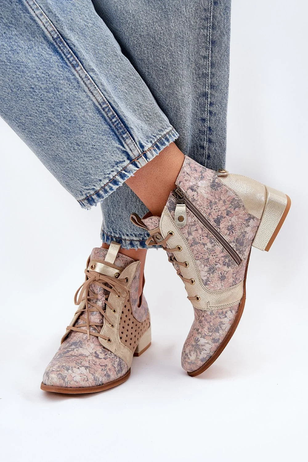 Bottes élégantes Step in style pour femmes en cuir naturel, talon bas, lacets, fermeture éclair, style moderne