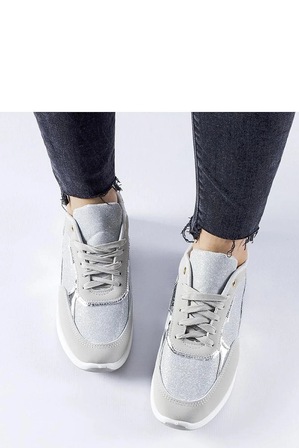 Chaussures de sport mode femme design moderne élégant basse lacets métal doré semelle renforcée confortable occasion quotidienne décontractée