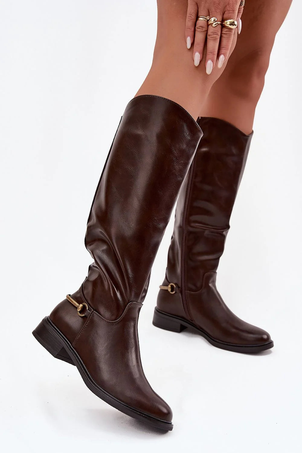 bottes cuissardes femme cuir écologique marron hauteur genou talon bas bout arrondi doublure fausse fourrure fermeture éclair latérale mors doré