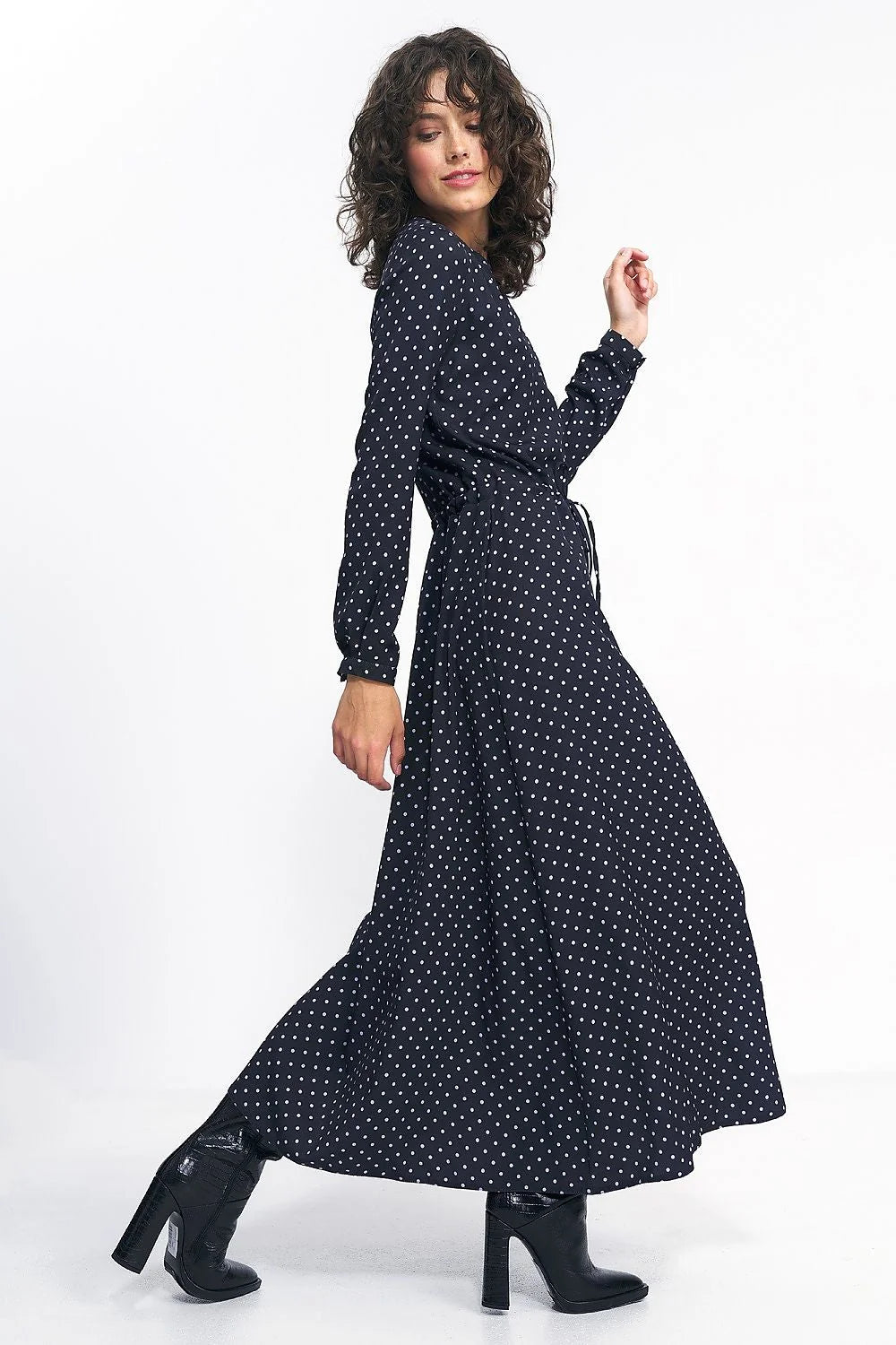 Robe longue élégante style classique pois blanc sur noir manches longues coupe fluide taille ajustable femme