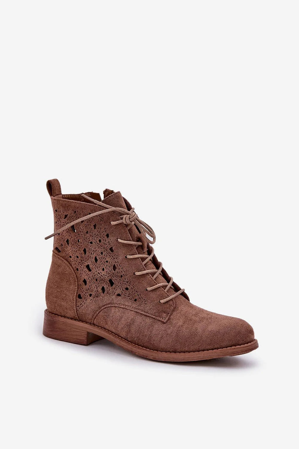 bottines femmes suède taupe cheville bout rond talon bas empilé perforations florales lacets zippée latérale confortable casual chic bohème