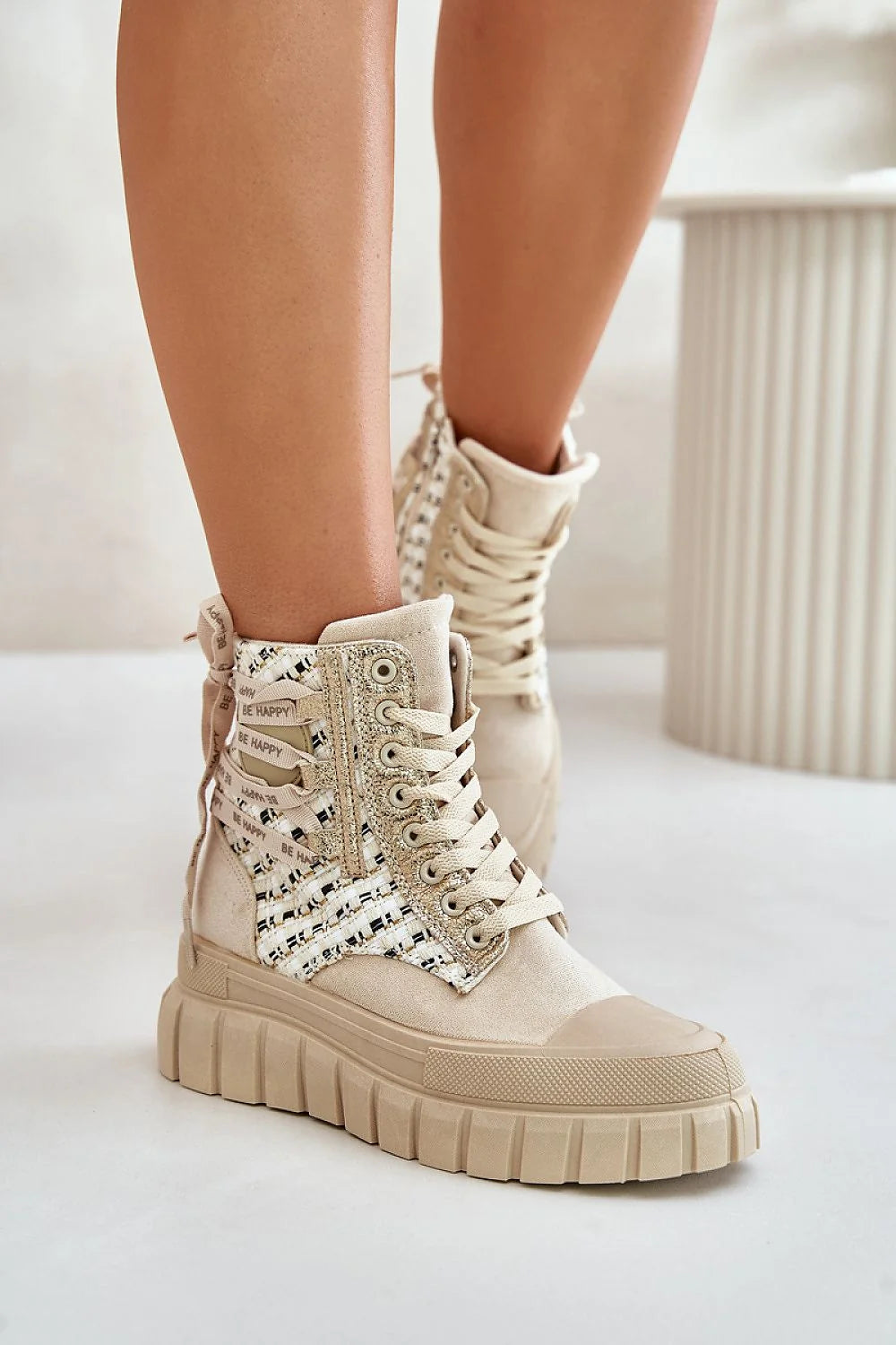 bottines montantes femme beige ecosuede textile multicolore tressé semelle plateforme crantée 5cm lacets gravés behappy zip latéral œillets métal