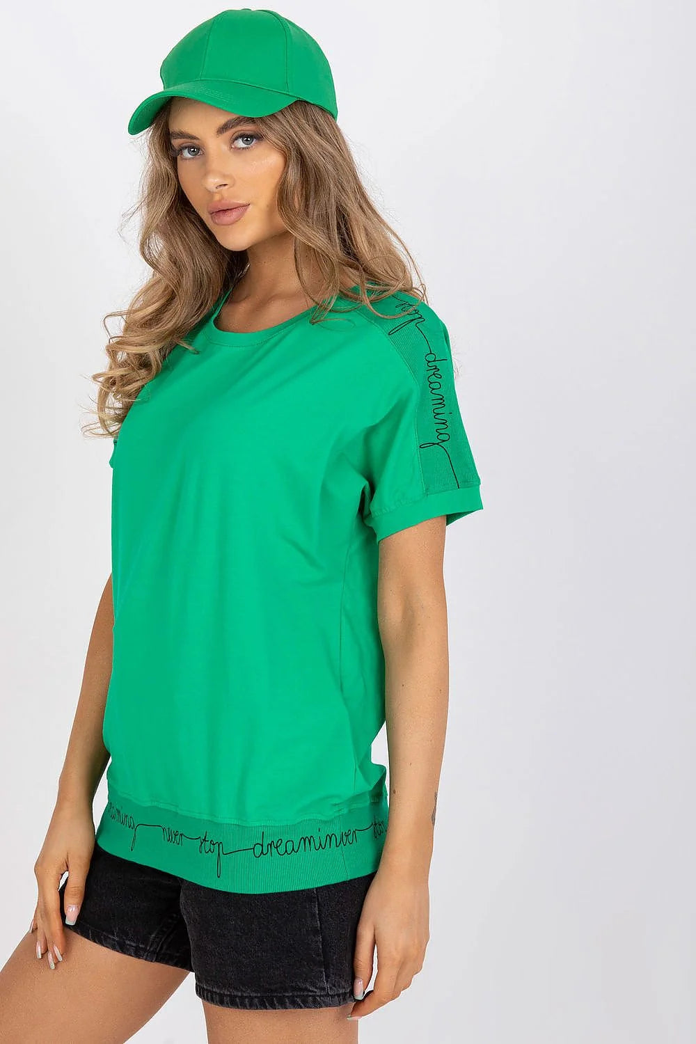 T-shirt femme moderne coupe ample manches courtes couleur jaune vif lettrage "never stop dreaming" coton élasthanne respirant