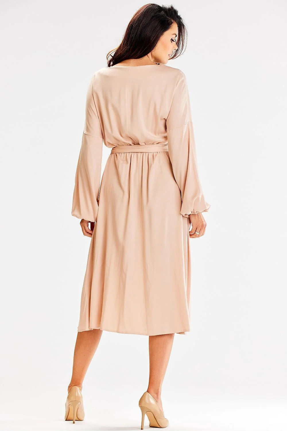 Robe de jour moderne épurée mi-mollet manches longues beige nude ceinture élastique taille ajustable femme viscose elastane