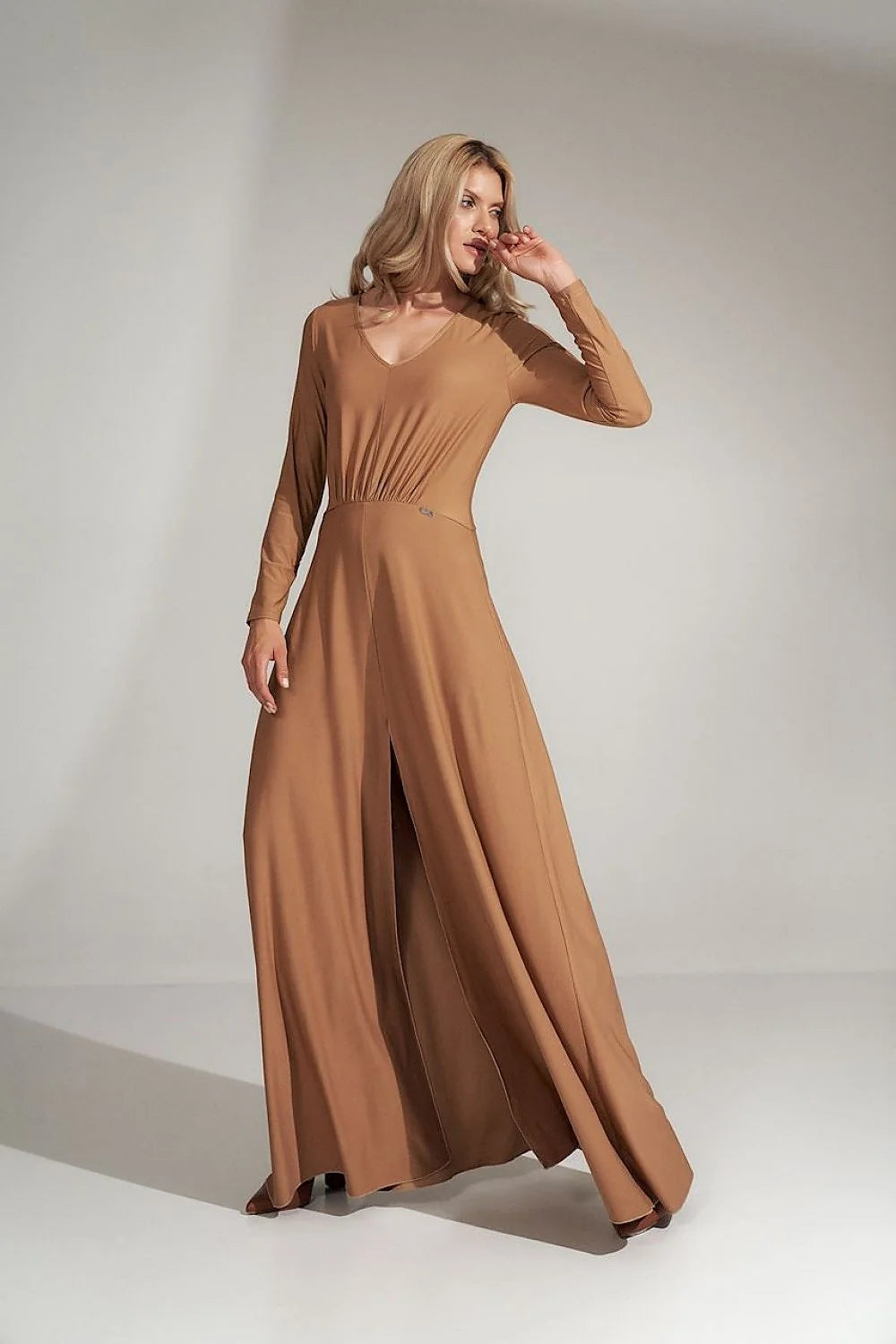 Robe longue élastique élégante verte manches longues décolleté cœur ajustable idéale pour femme chic