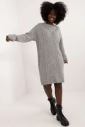 Robe pull hiver femme maille épaisse motifs torsadés couleur gris clair manches longues coupe ample