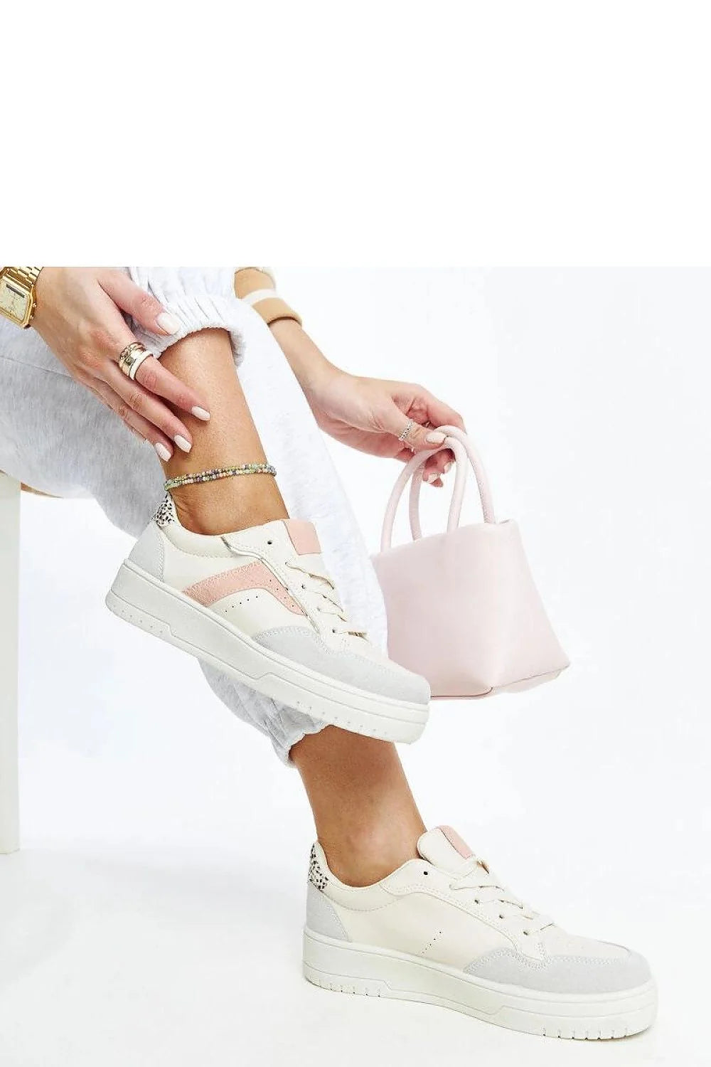 Sneakers mode féminines modernes design casual chic cuir synthétique blanc crème rose paillettes talon animal printé