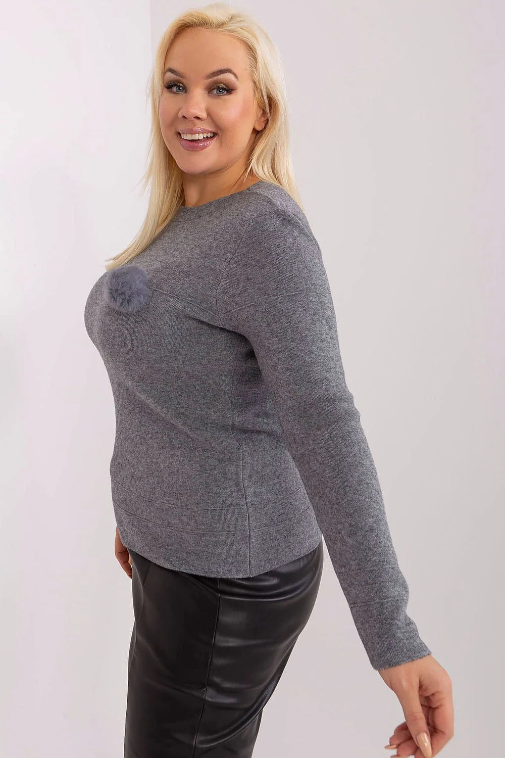 Pull-over femme maille tricotée plus size manches longues encolure ronde pompon gris qualité élégance confort mode