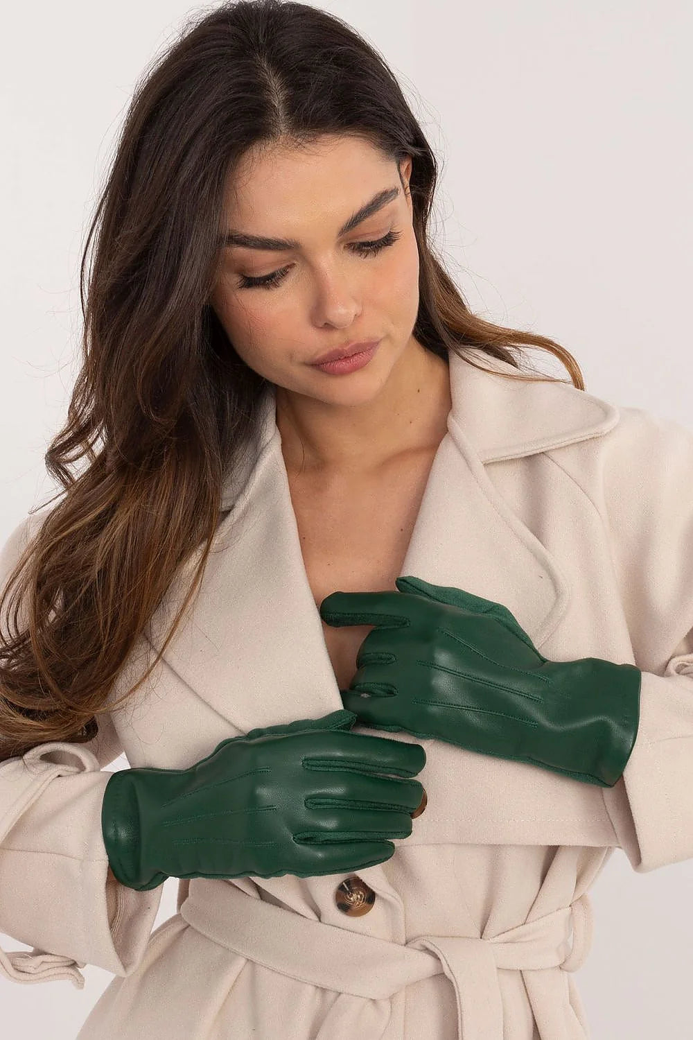 Ensemble femmes manteau long croisé beige gants vert foncé cuir écológique style élégant hiver occasions formelles