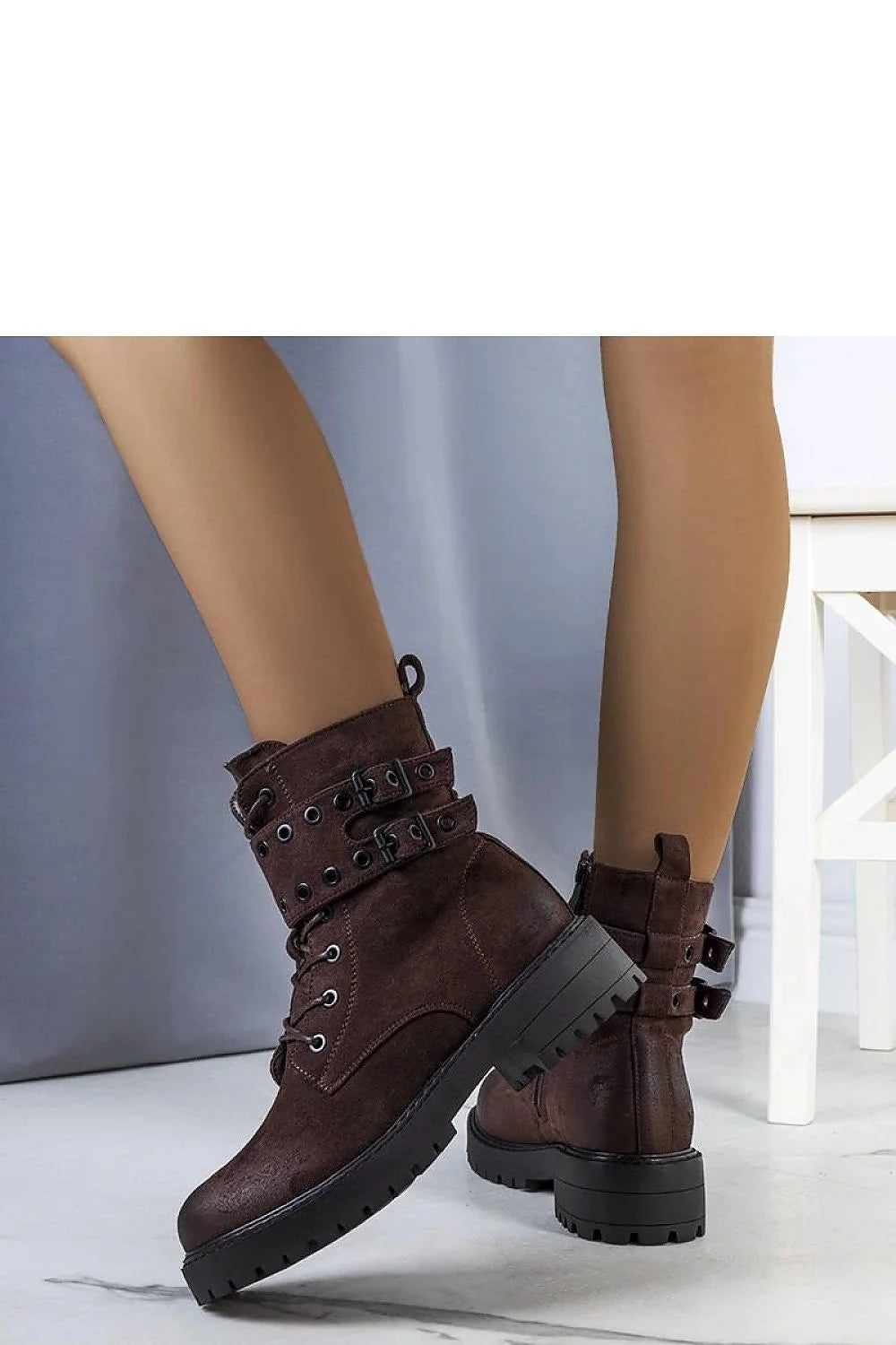 Bottes militaires pour femmes robustes couleur marron foncé design cheville haute fermeture éclair lacets double boucle métal