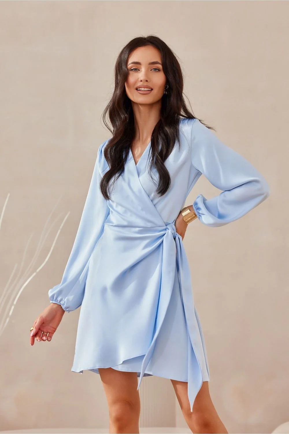 Robe de cocktail élégante bleu clair longueur mini manches longues élastique ceinture intégrée décolleté V croisé femmes