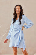 Robe de cocktail élégante bleu clair longueur mini manches longues élastique ceinture intégrée décolleté V croisé femmes