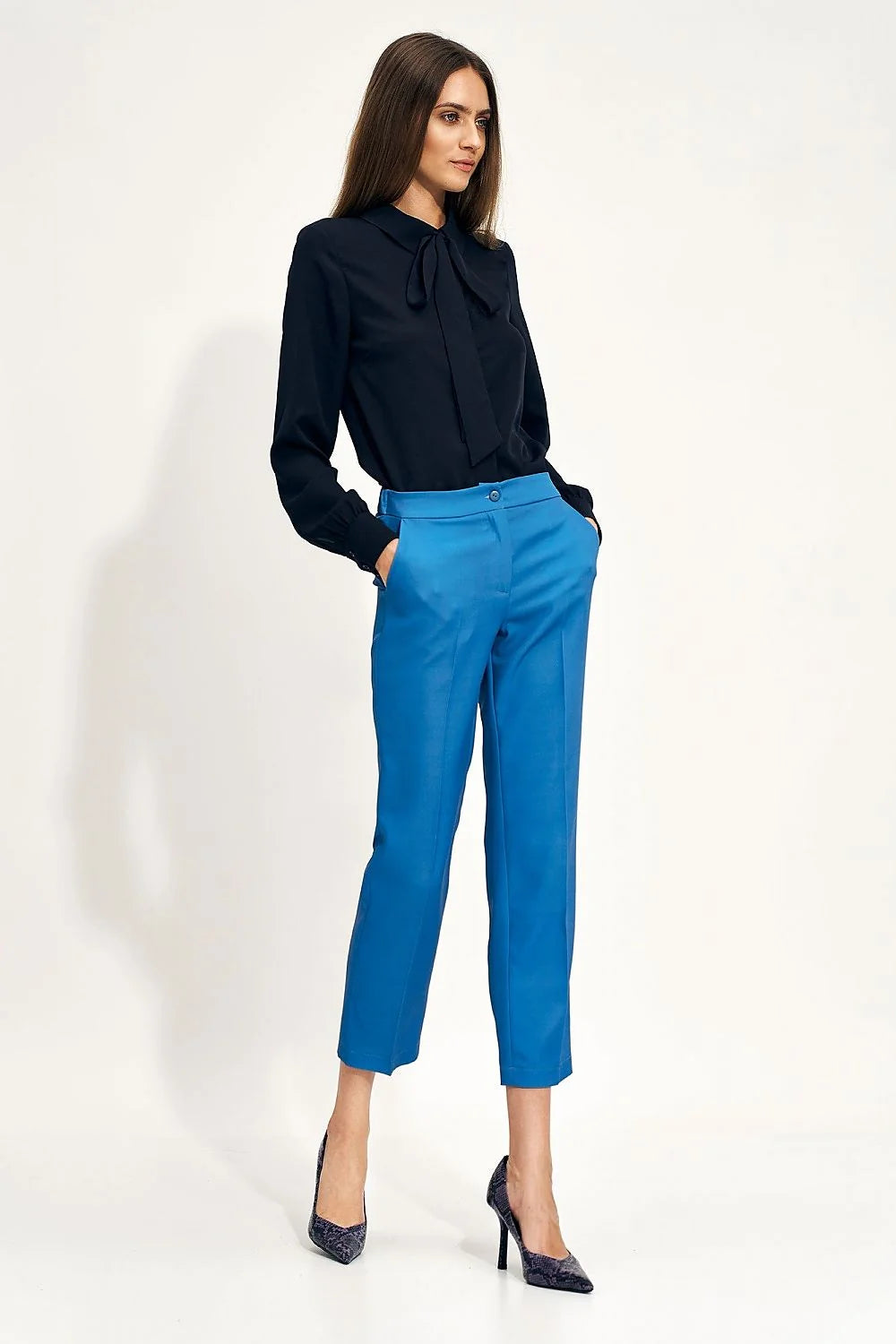 Chemisier élégant pour femme col lavallière nœud gorge polyester elasthanne taille ajustable manches longues noires blouse bureau