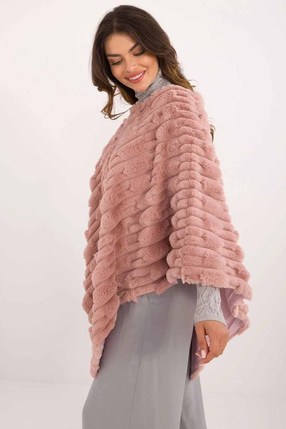 Poncho femme style asymétrique couleur rose pâle texture fourrure synthétique doublé coupe ample pour tous les jours et promenades