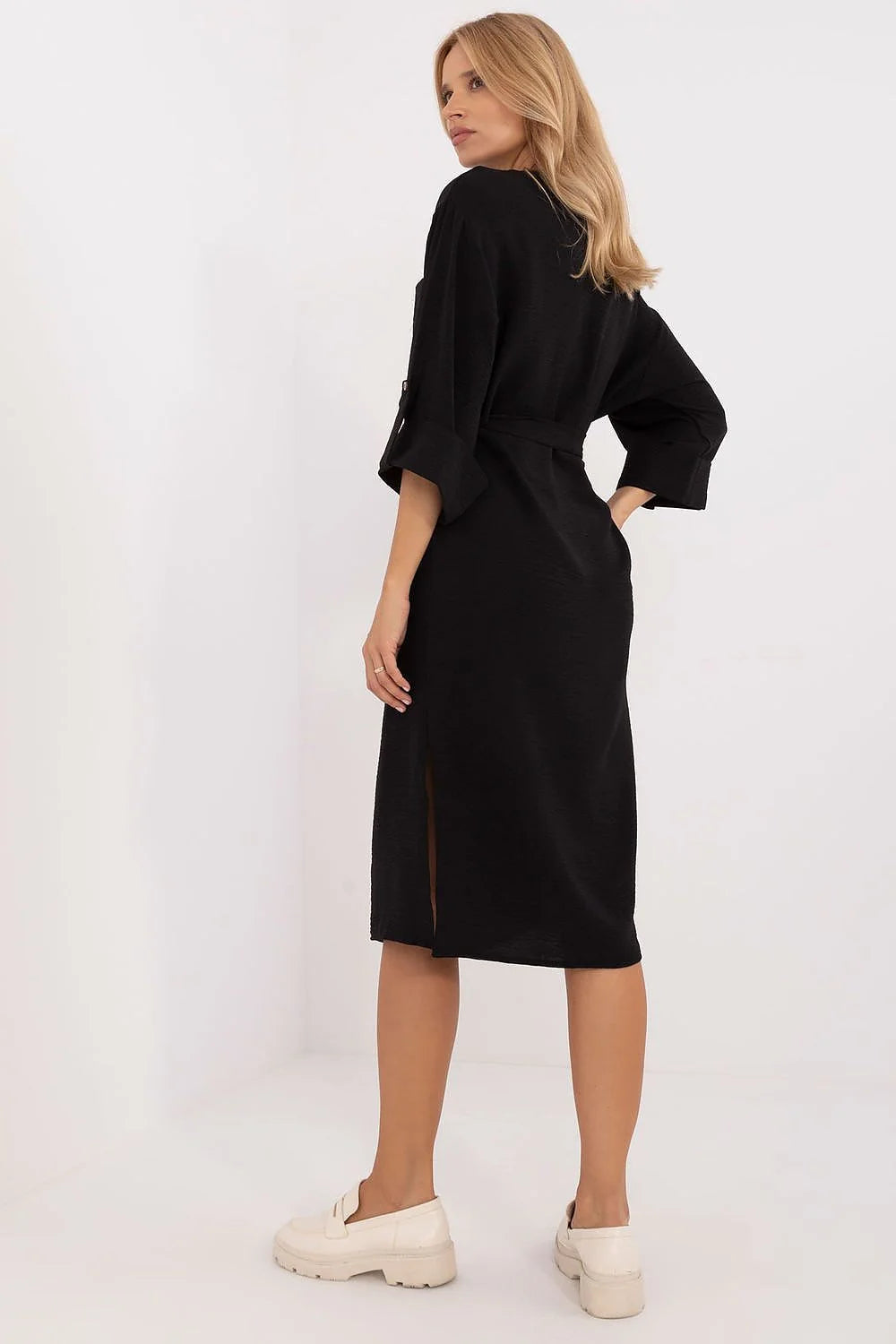 robe midi noire élégante coton viscose elasthanne fluide texturé coupe droite col rond manches trois quarts retroussables ceinture poche poitrine