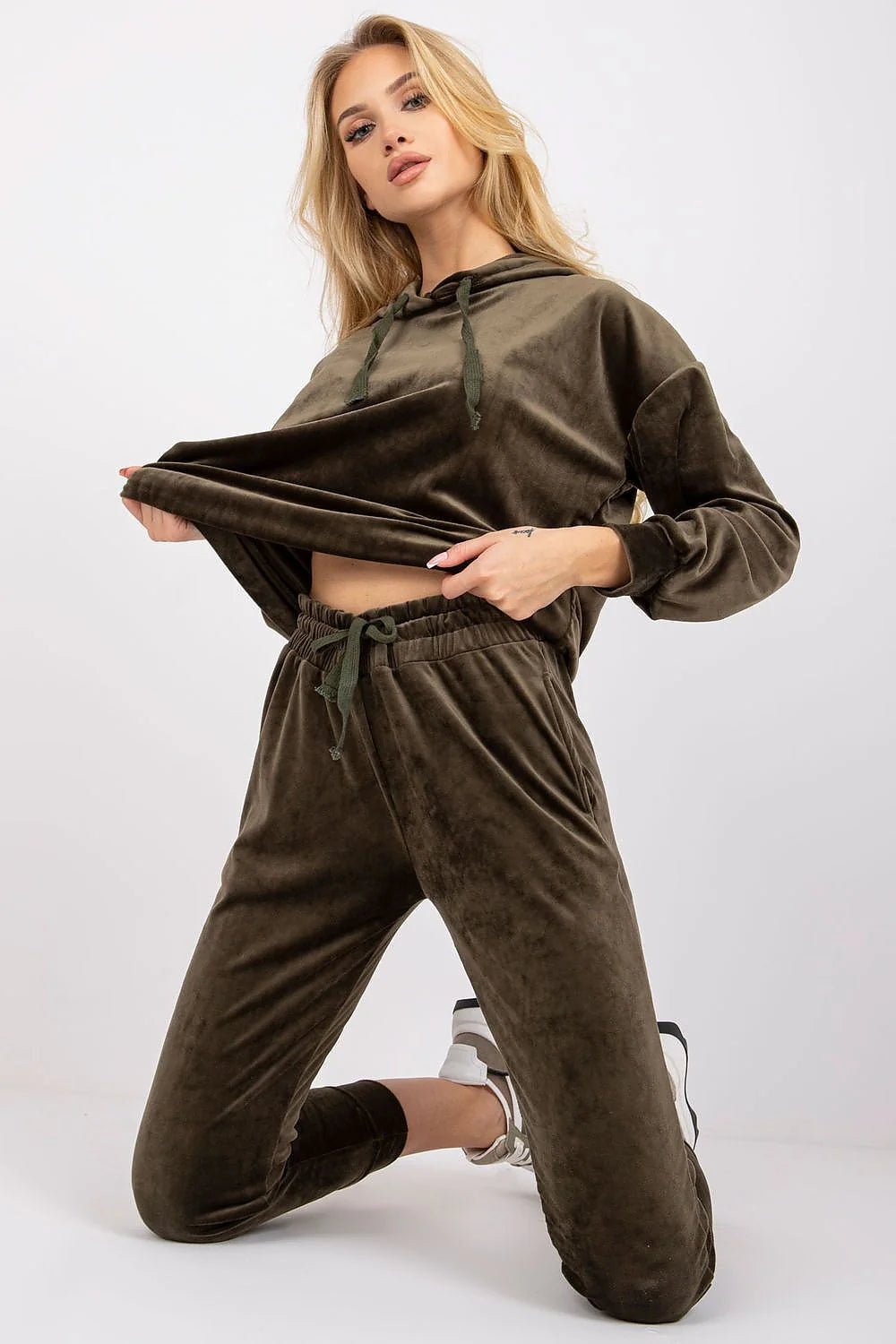 Ensemble loungewear velours beige femme chic décontracté, confort absolu, idéal détente à domicile