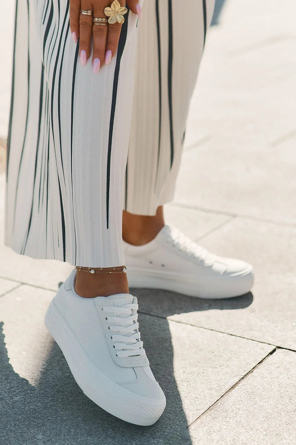 Baskets Step in style femmes design moderne confortable couleur blanche matériau textile semelle épaisse amorti supérieur ajustement parfait style urbain décontracté