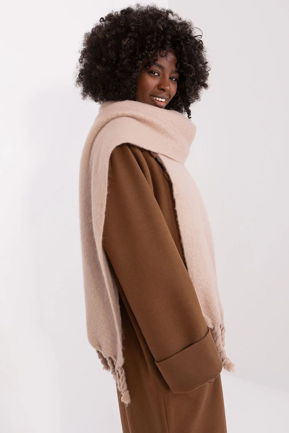 Écharpe longue en laine design simple style élégant franges tressées couleur beige clair femme automne hiver