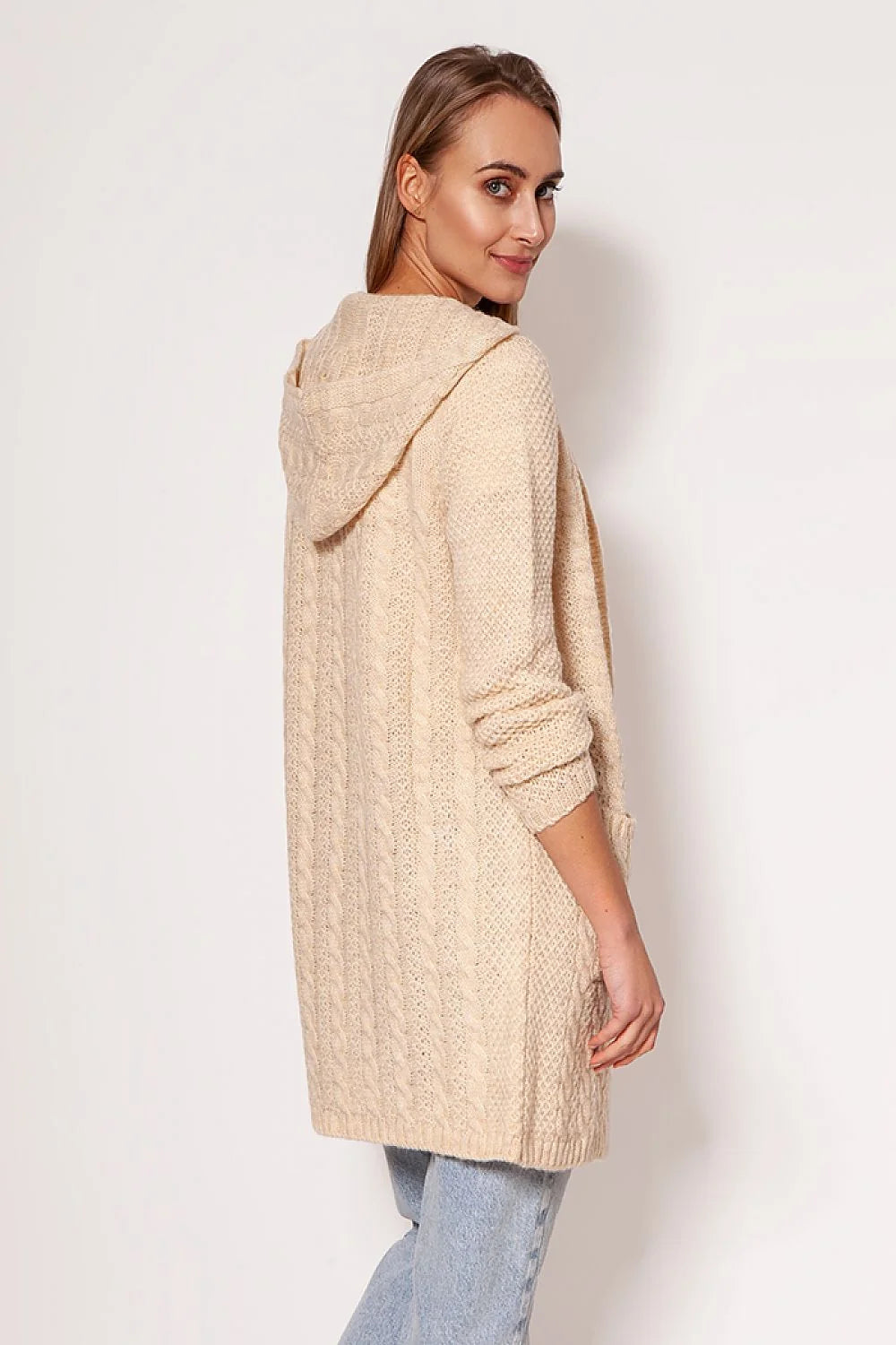 Cardigan pour femme en maille tricoté rouge vibrant, coupe ample, manches longues, capuche intégrée, deux poches, matériau mixte, confortable et élégant