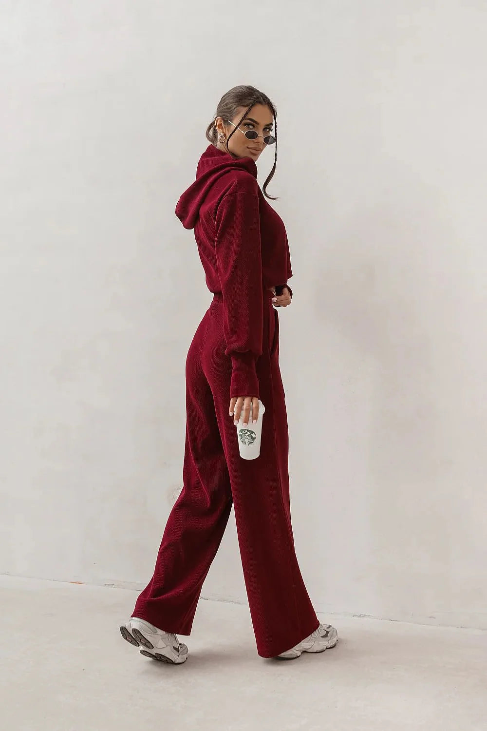 ensemble HOPE bordeaux sweat capuche maille côtelée manches bouffantes poignets côtelés pantalon large taille haute élastique matière douce extensible coupe