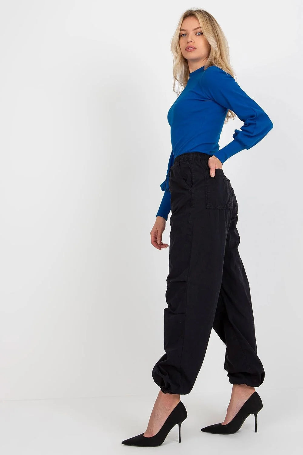 ensemble chemisier pull col montant maille fine côtelée fuchsia vif manches longues bouffantes poignets froncés haut ajusté pantalon