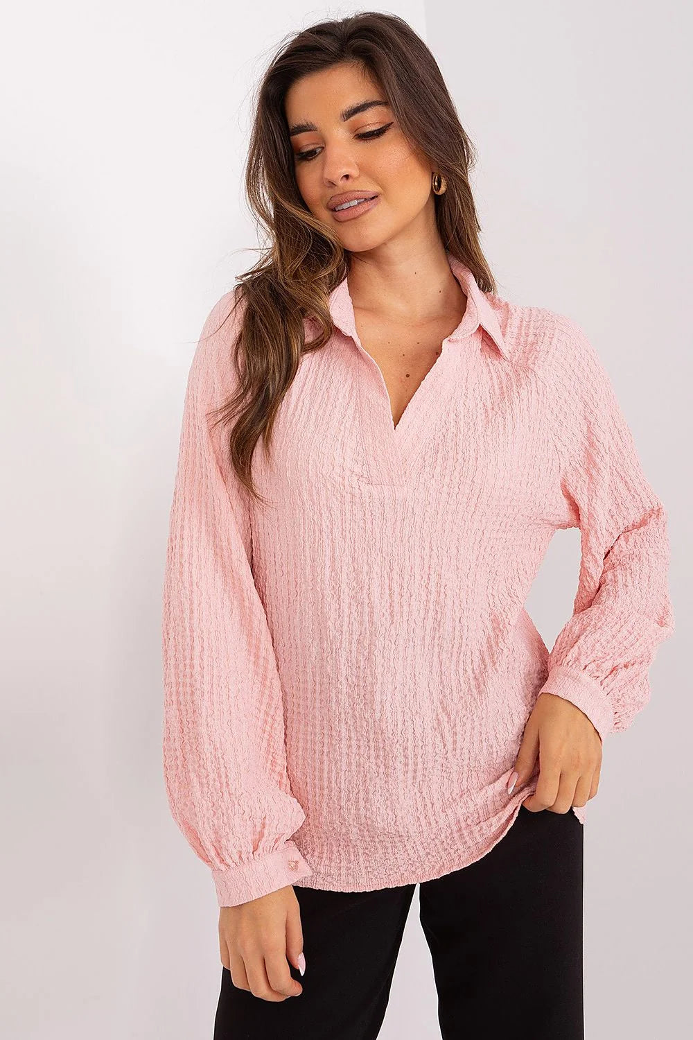 Chemisier Lakerta chemisier femme couleur rose pâle texture gaufrée polyester elastane coton manches longues ample col classique
